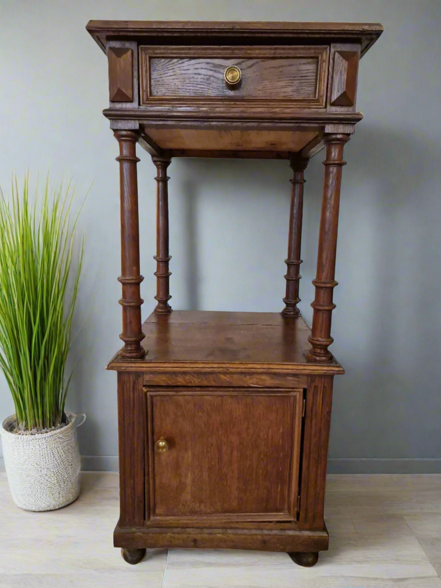 Commode à tiroir simple latérale en bois massif avec plateau en marbre Bilsdorf